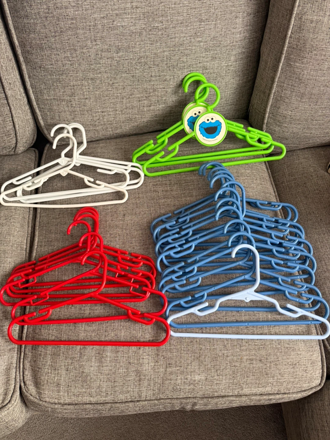 25 pieces Clothes hangers