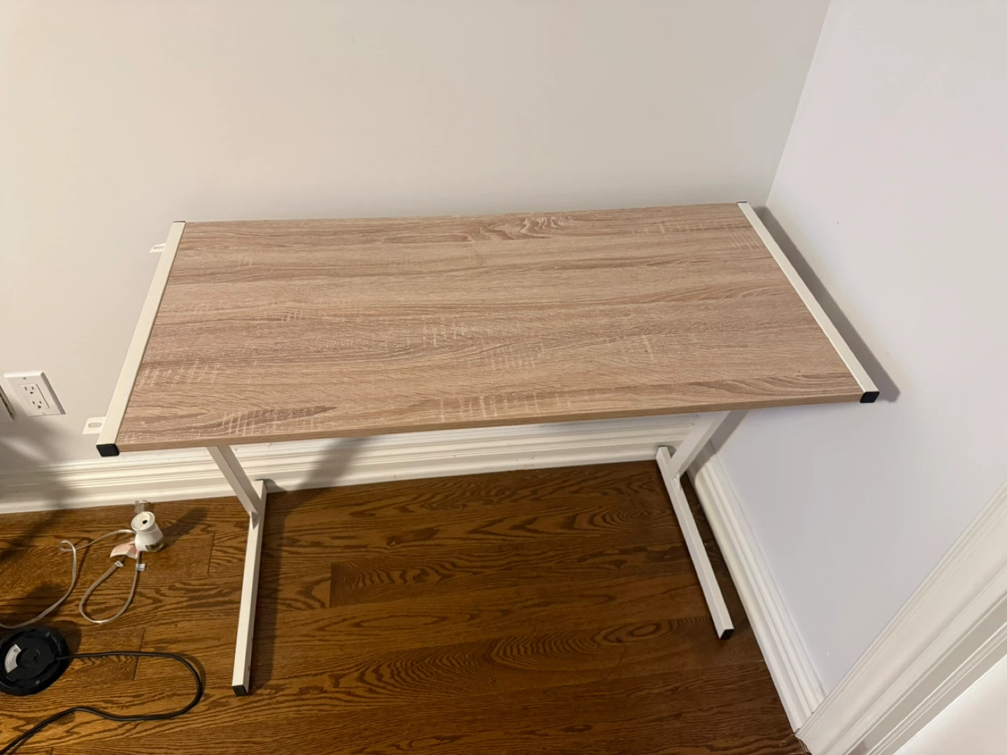 💻 MOVING OUT SALE – Laptop Desk / Study Table