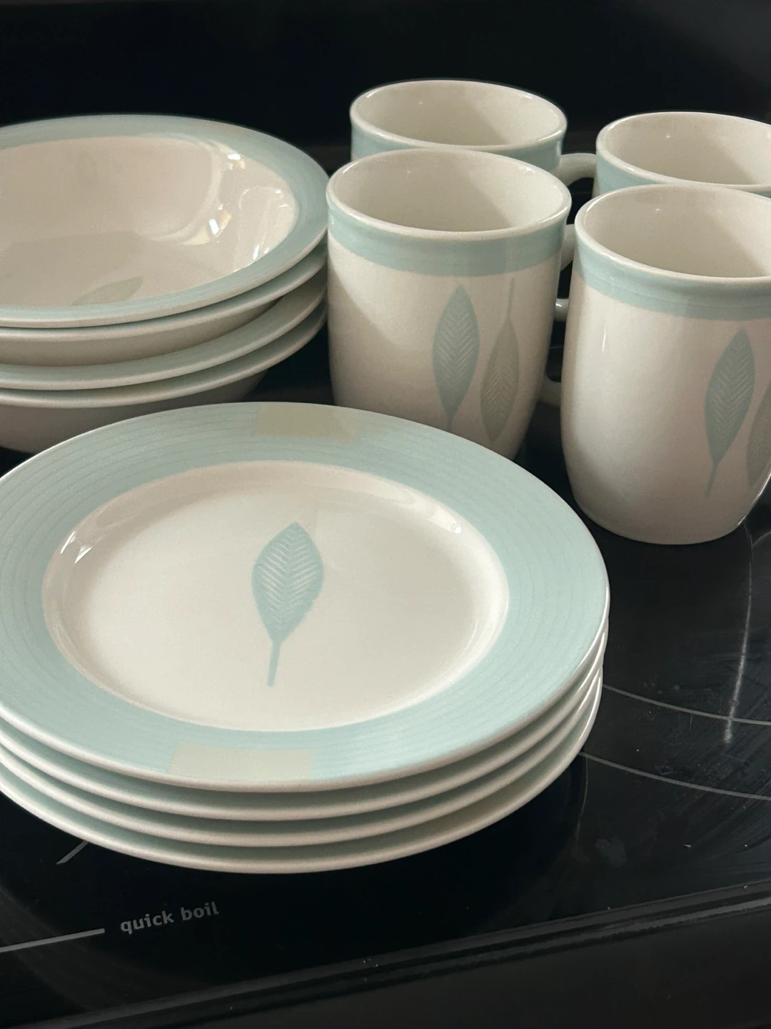 Togo 4-Piece Set with Bowls, Side Plates & Mugs
