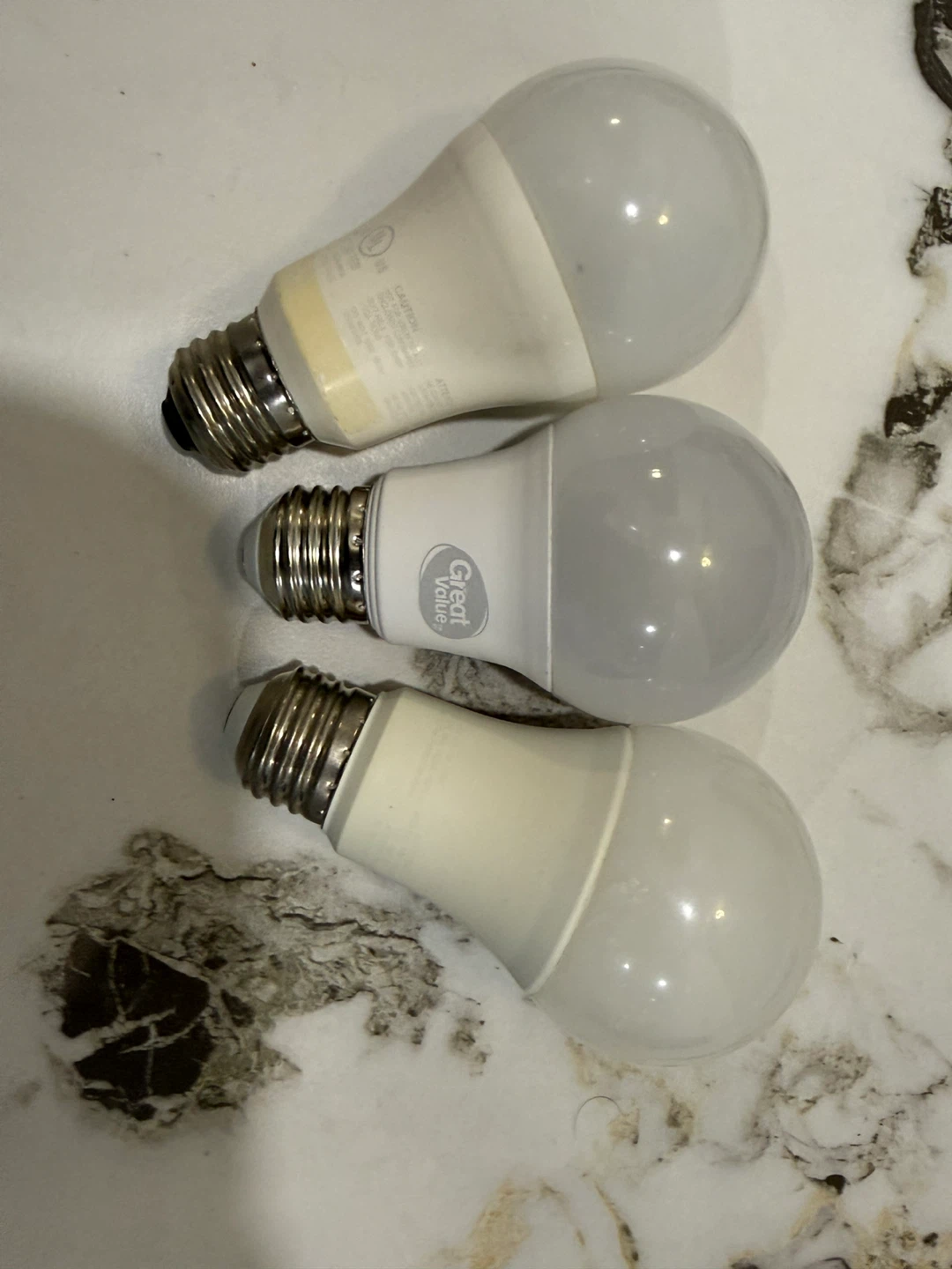 💡 MOVING OUT SALE – LED Light Bulbs (3 Pack) - photo 2