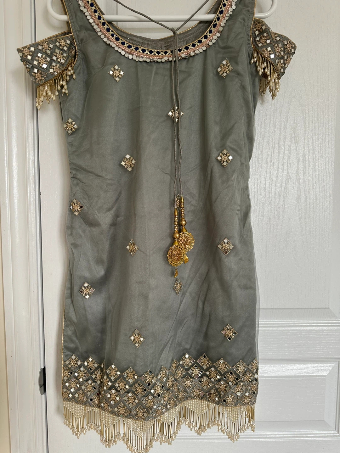Grey Embellished Kurti with Dupatta - photo 2