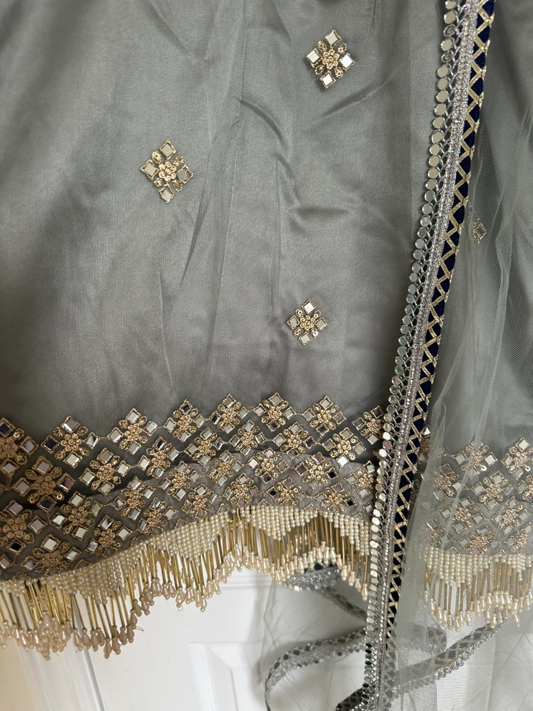 Grey Embellished Kurti with Dupatta - photo 5