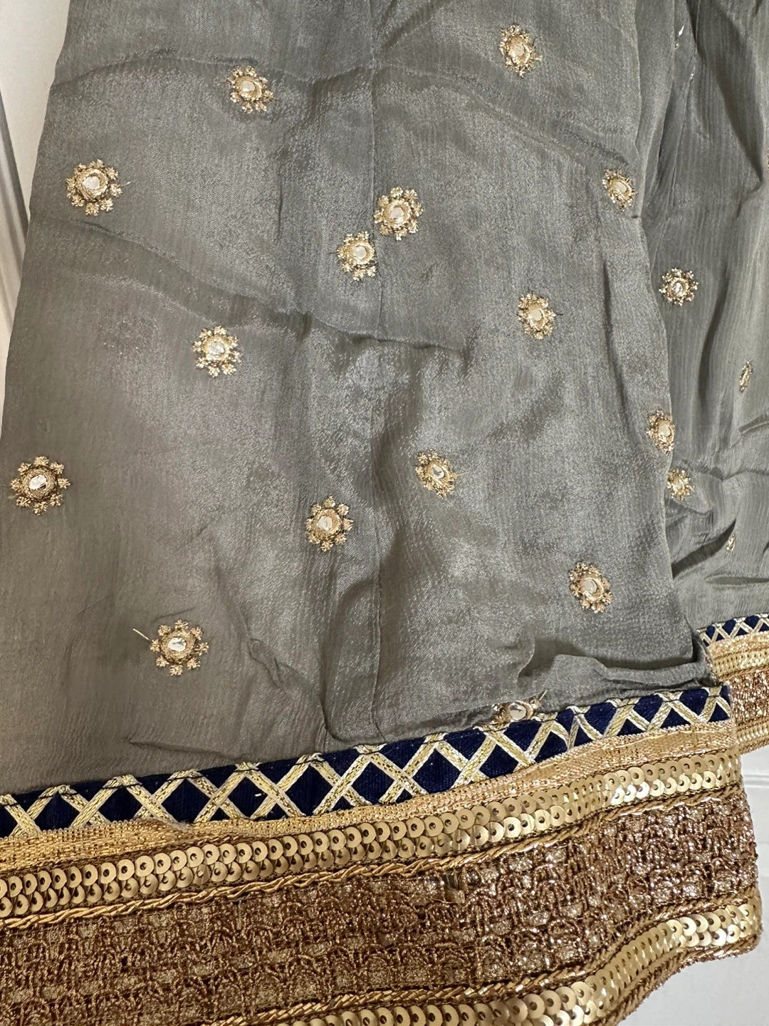 Grey Embellished Kurti with Dupatta - photo 4