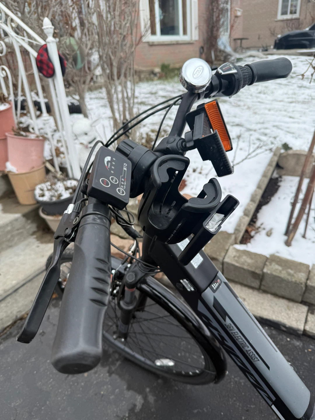 Hyper E-Ride 700C Electric Bike – Excellent Condition - photo 2