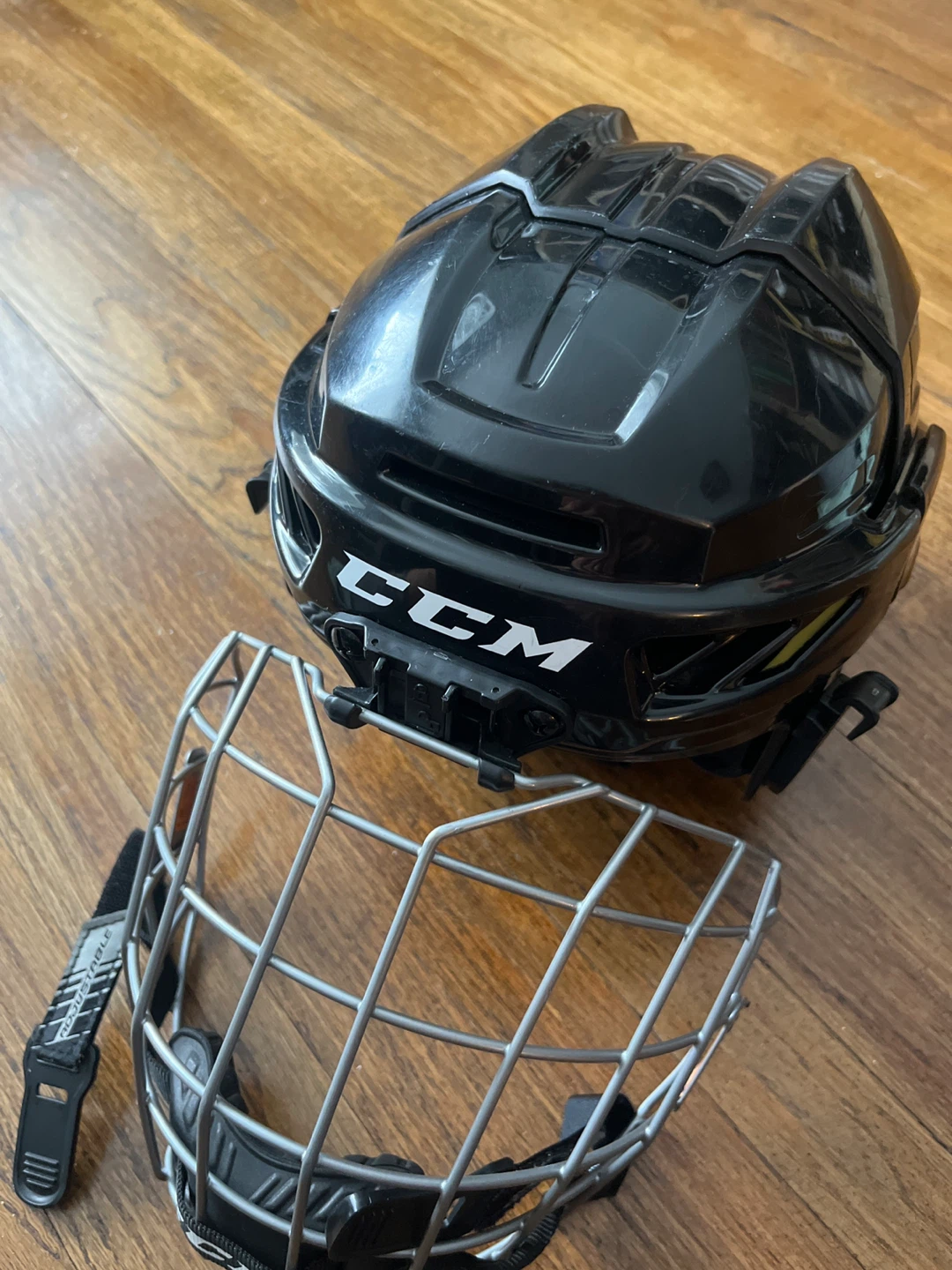 CCM Hockey Player Helmet SM-25 with Cage