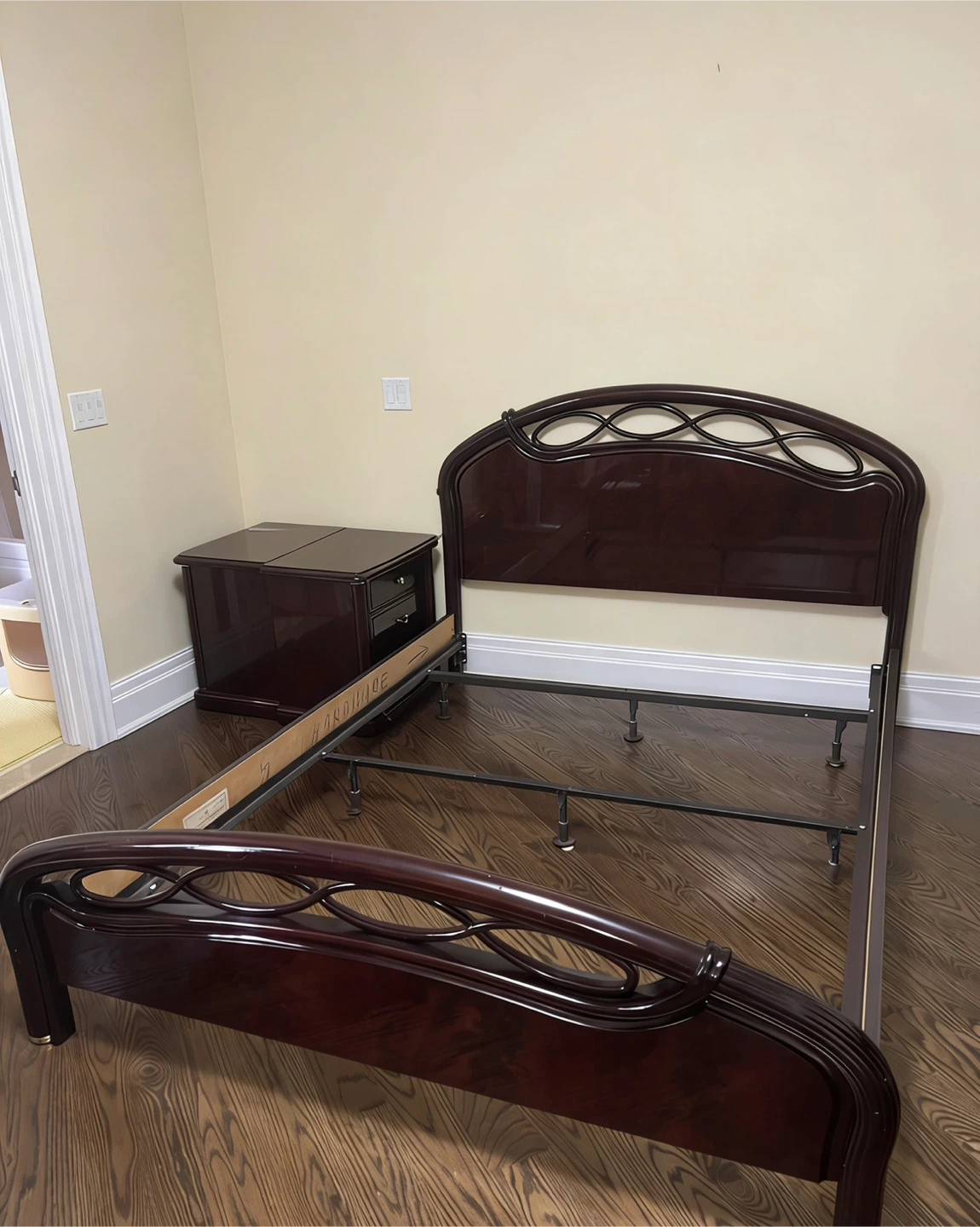 Cherry Wood 4 Pieces  Bedroom Set - photo 3