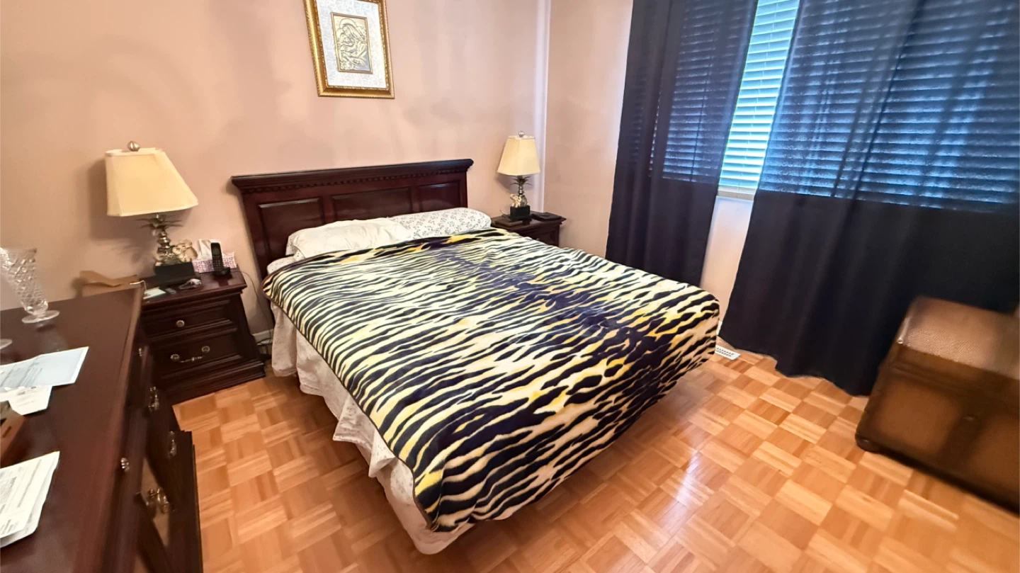 Dark Wood Bedroom Furniture Set - photo 2