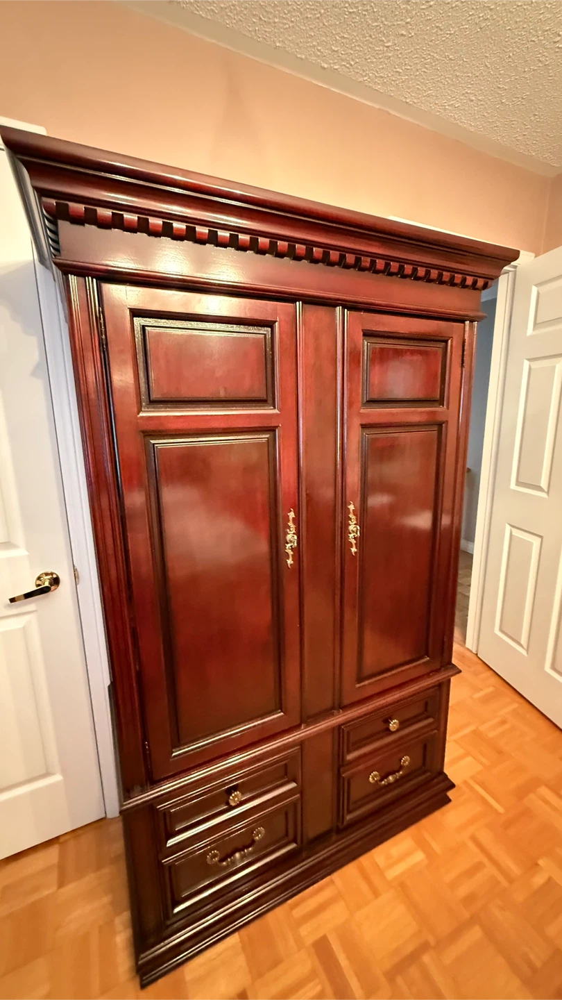 Dark Wood Bedroom Furniture Set - photo 4