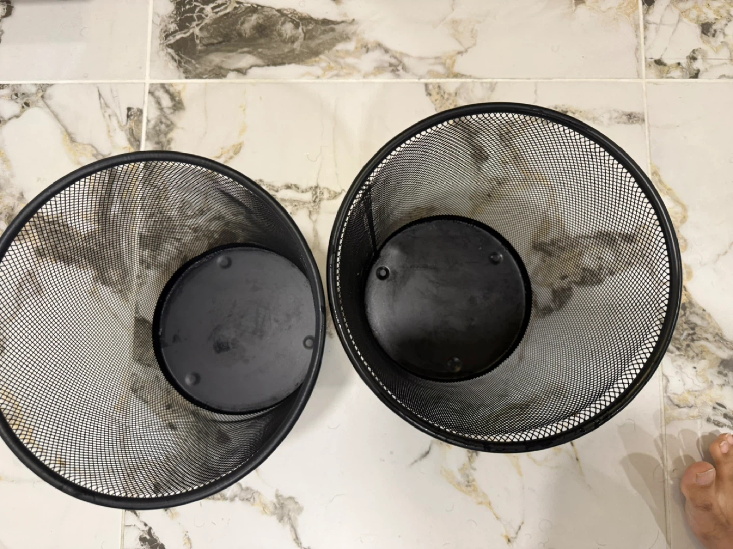 🗑️ MOVING OUT SALE – Mesh Trash Bins (Set of 2) - photo 2