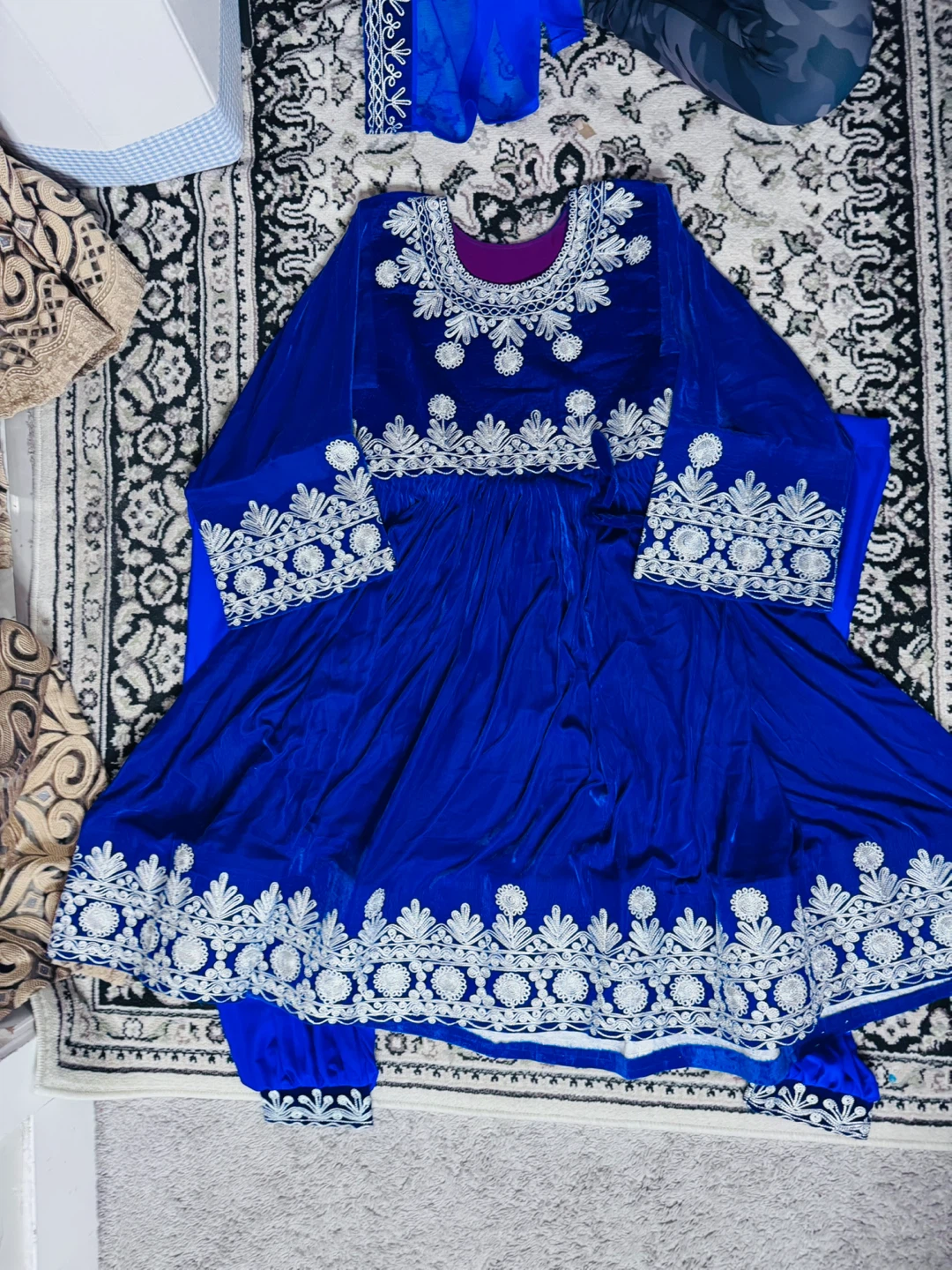 Traditional Afghan Velvet Dress with Embroidery - photo 5