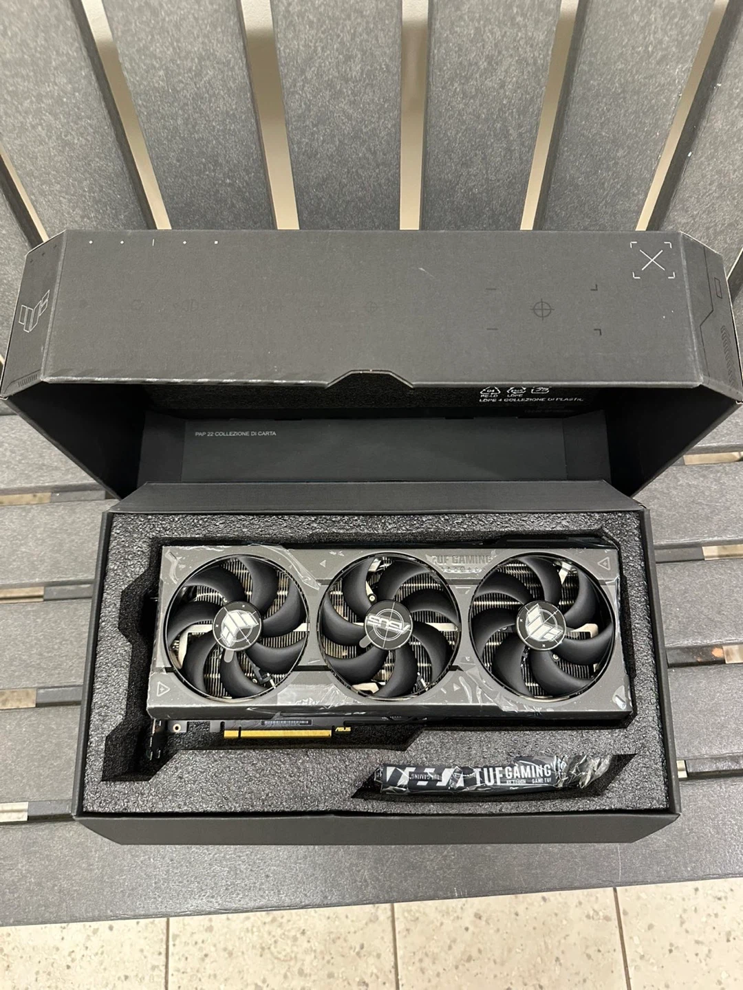 ASUS TUF Gaming GeForce RTX 4090 Graphics Card - photo 2