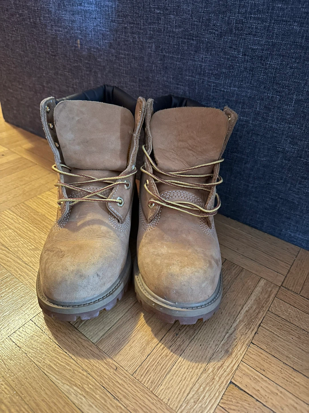 Timberland Classic Boots - Size 4 Youth - photo 2
