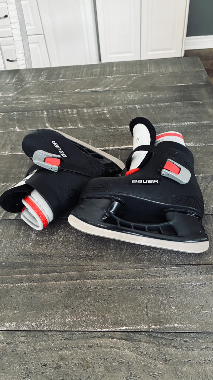 Almost new kids size Y08/09 ice skates