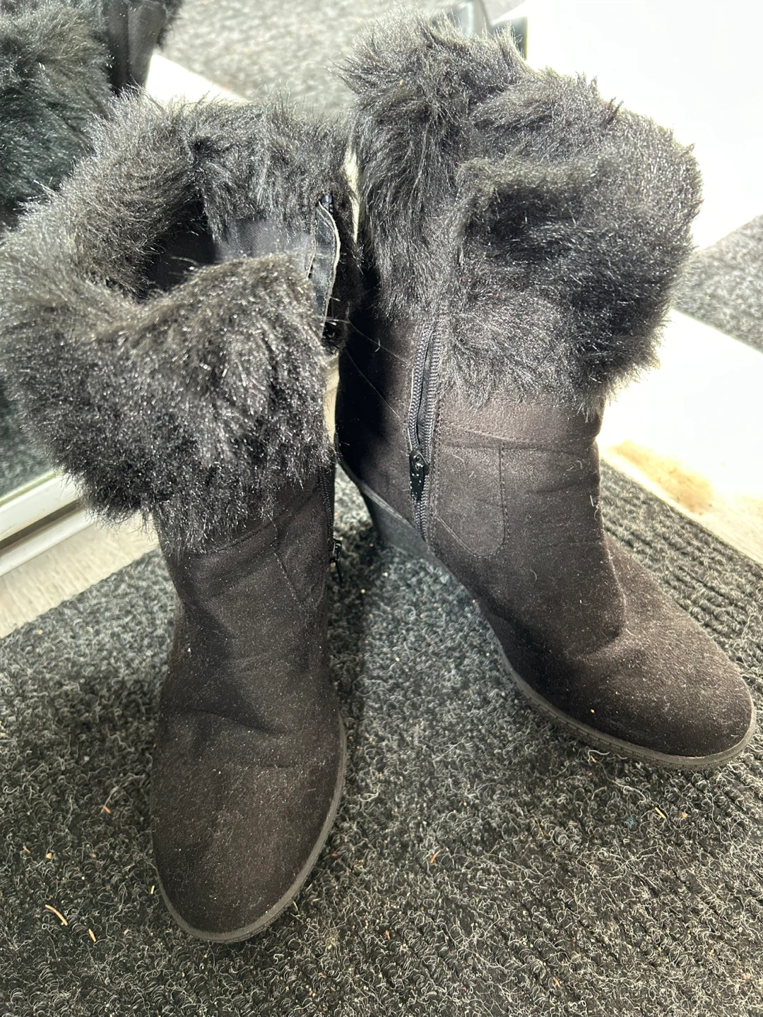 Black Faux Fur Lined Boots - Size 8