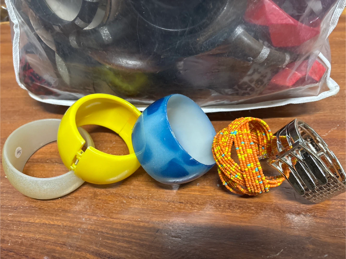 Assorted Bracelets & Bangles - 140 Pieces - photo 2
