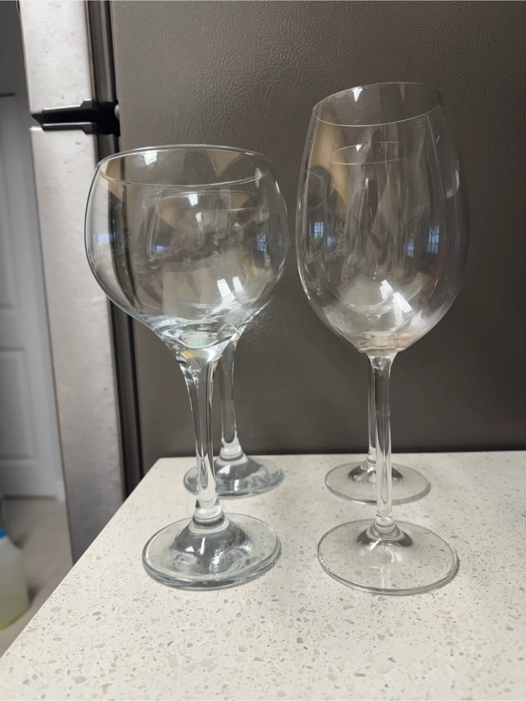Set of 4 Clear Wine Glasses - photo 2