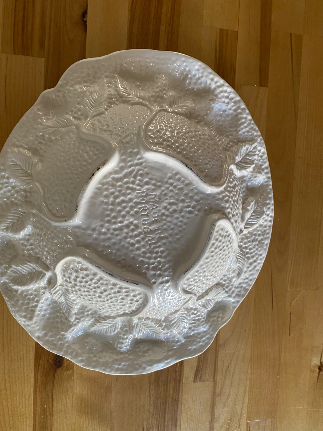 White Ceramic Embossed Fruit Bowl - photo 2