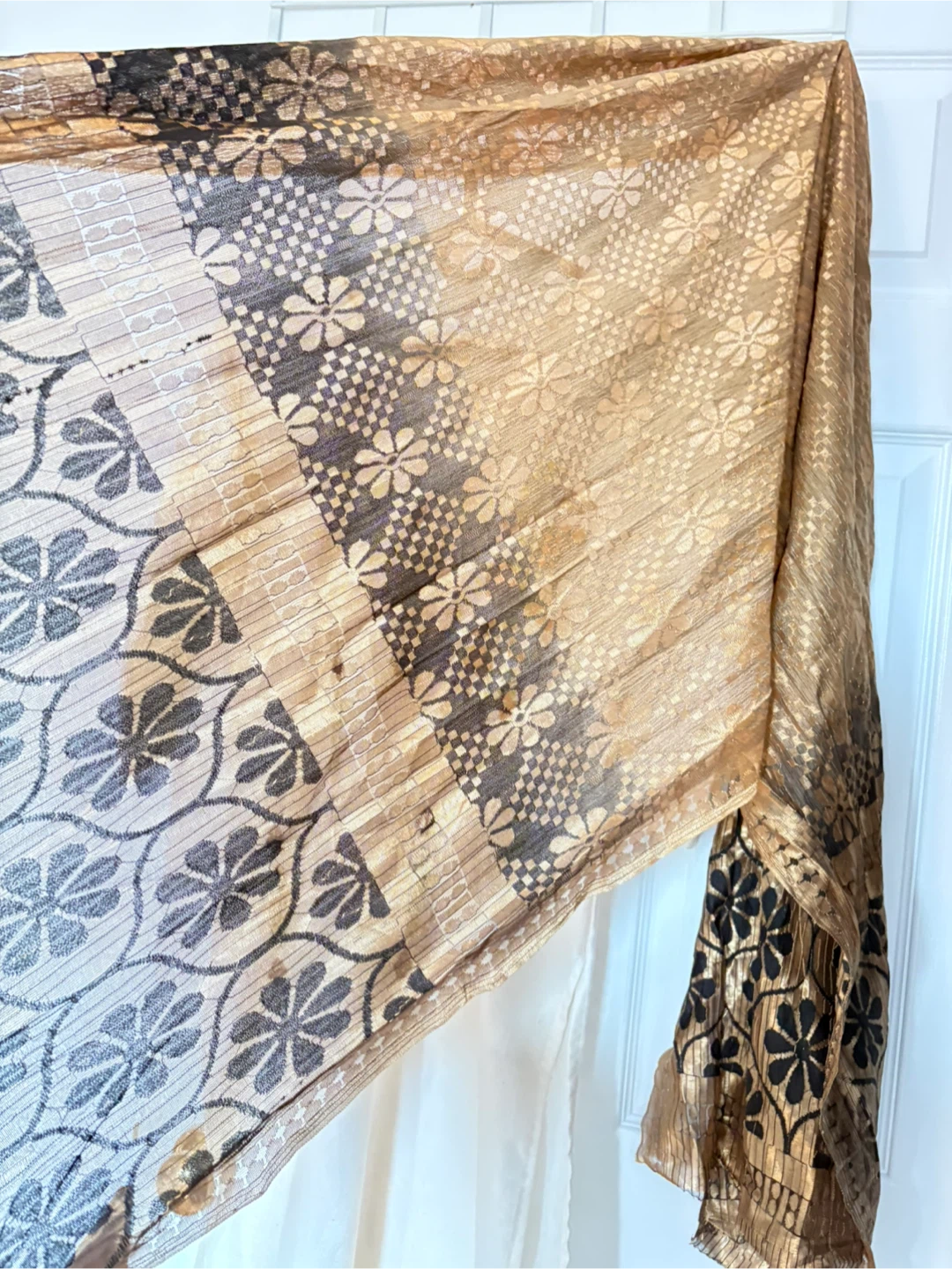 Cream Kurti with Embroidered Flowers and Golden Dupatta - photo 2