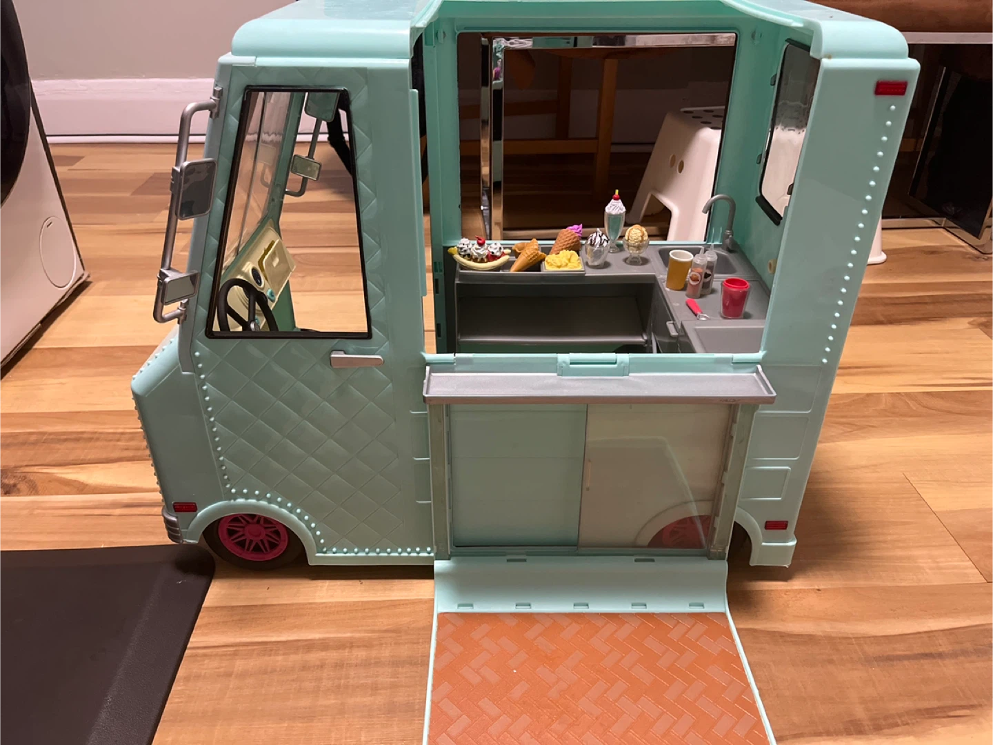 Our Generation Sweet Ice Cream Truck - photo 3