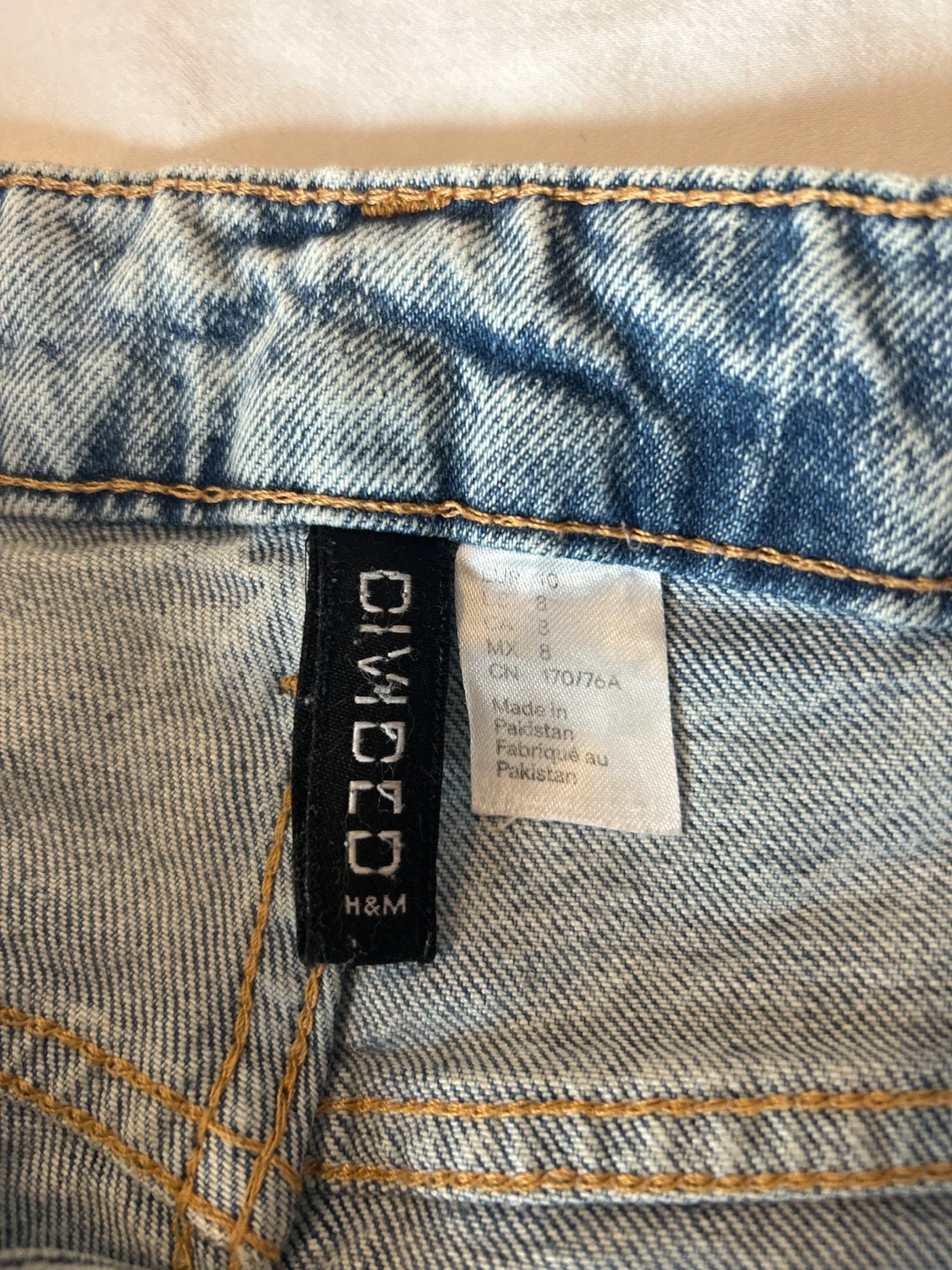 H&M Divided Light Wash Distressed Denim Jeans - photo 3