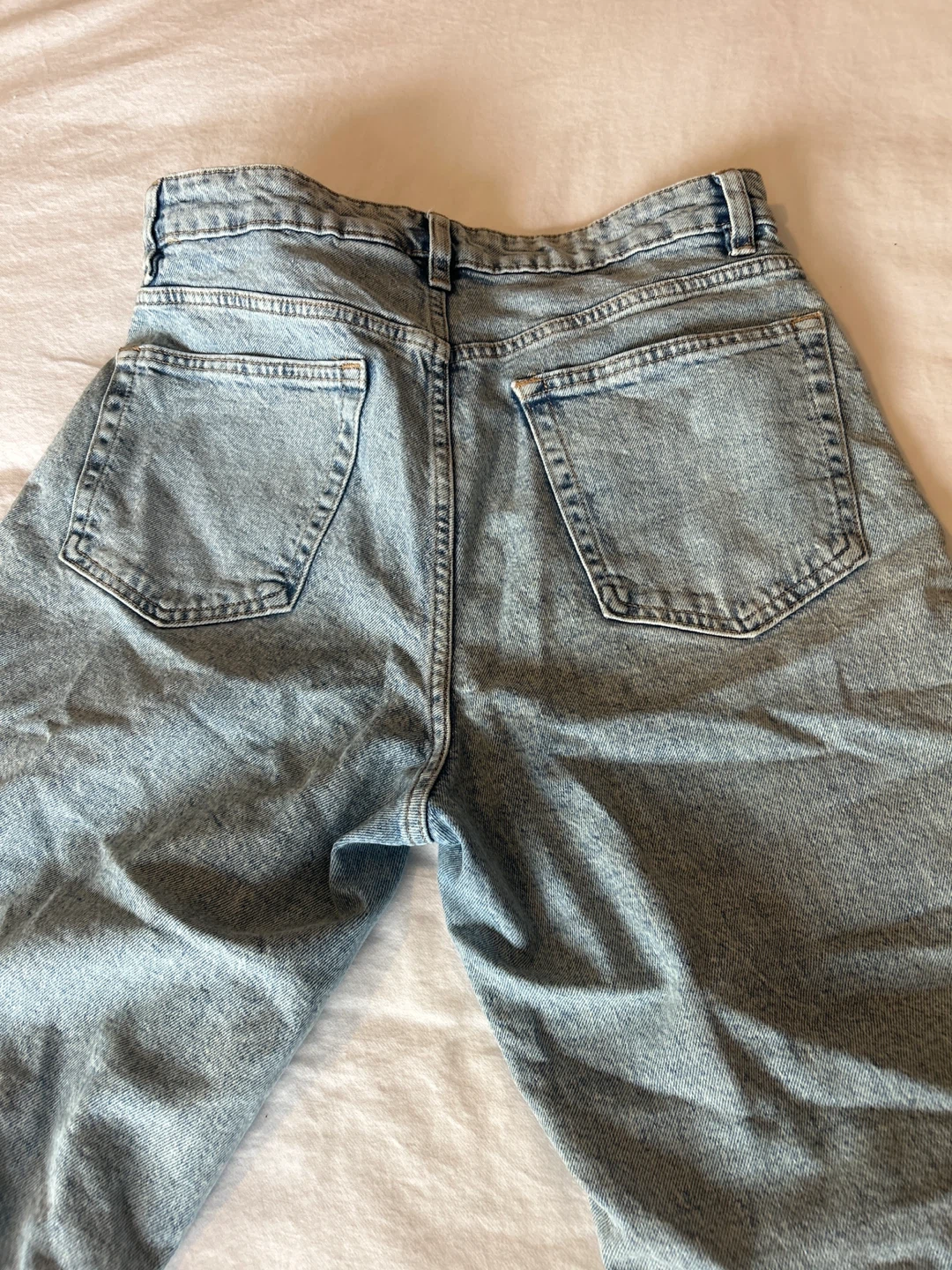H&M Divided Light Wash Distressed Denim Jeans - photo 4