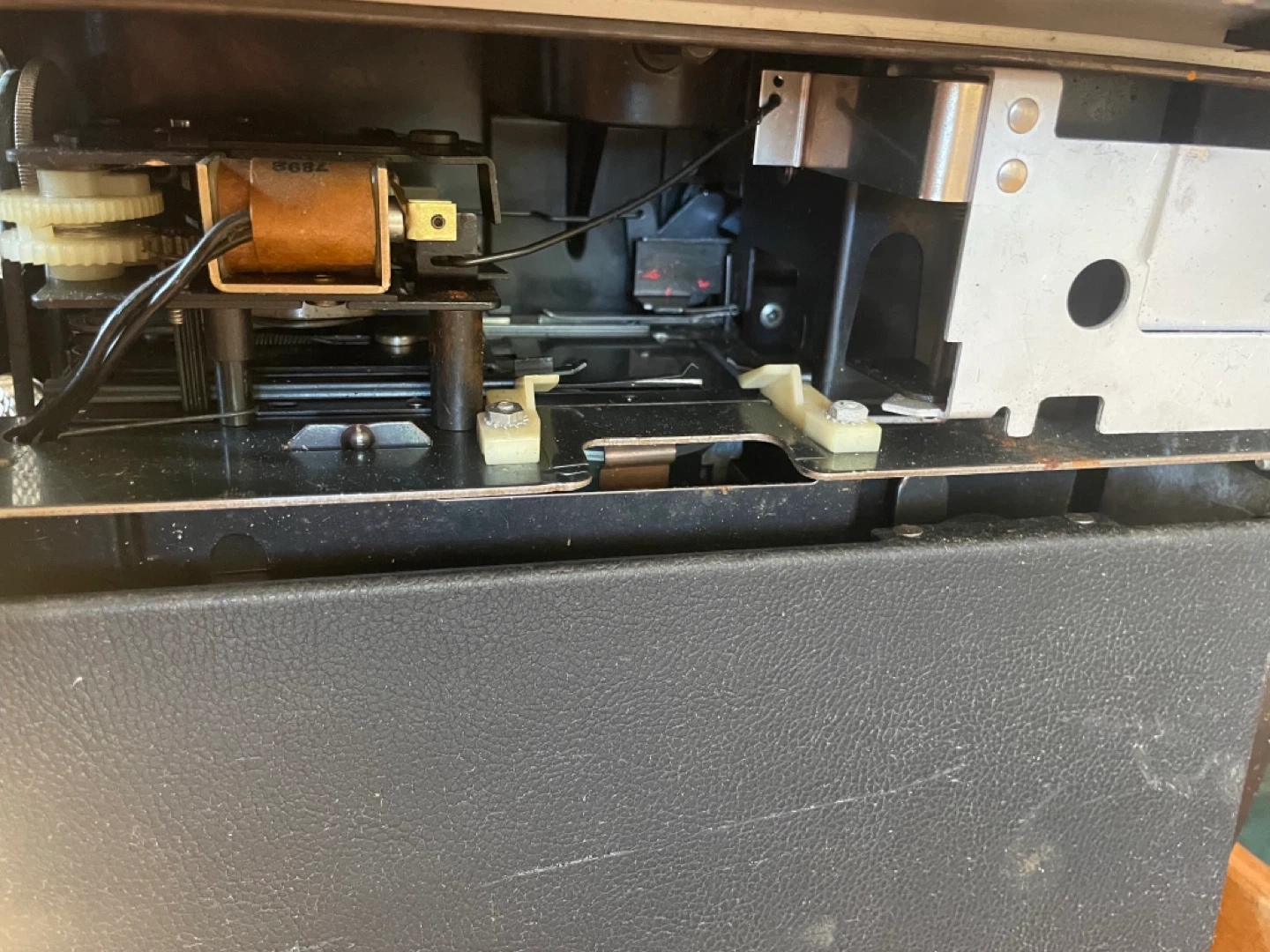 Bell & Howell Explorer Projector - photo 5