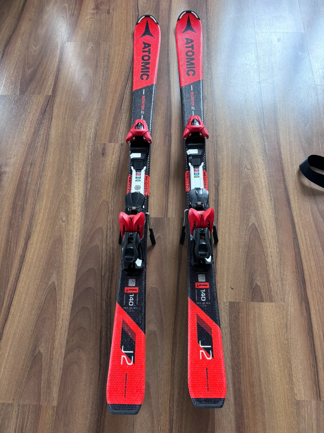 Atomic J2 Skis 140cm