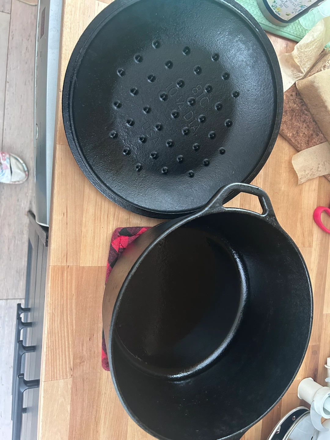 Lodge Cast Iron Dutch Oven - photo 4