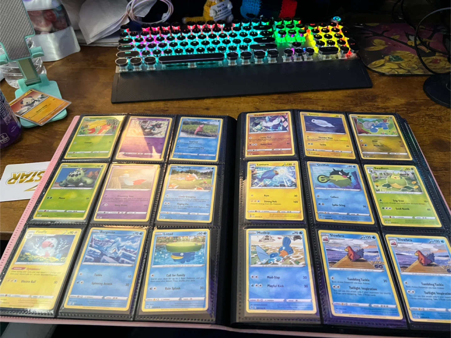 Pink binder Pokémon cards - photo 3