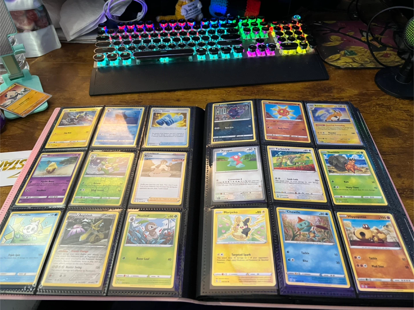 Pink binder Pokémon cards - photo 2