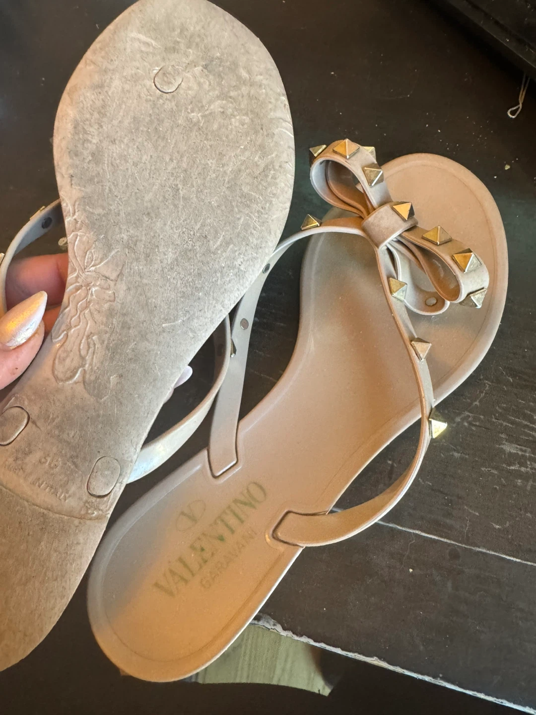 Valentino Garavani Flip Flops Size 38 - photo 5