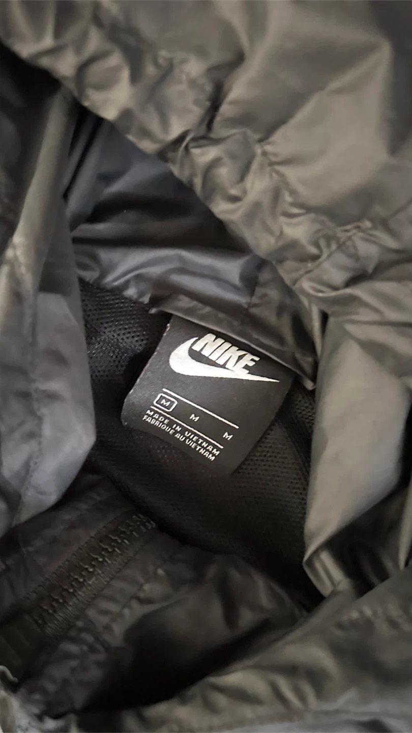 Nike Windrunner Jacket Size Medium - photo 2