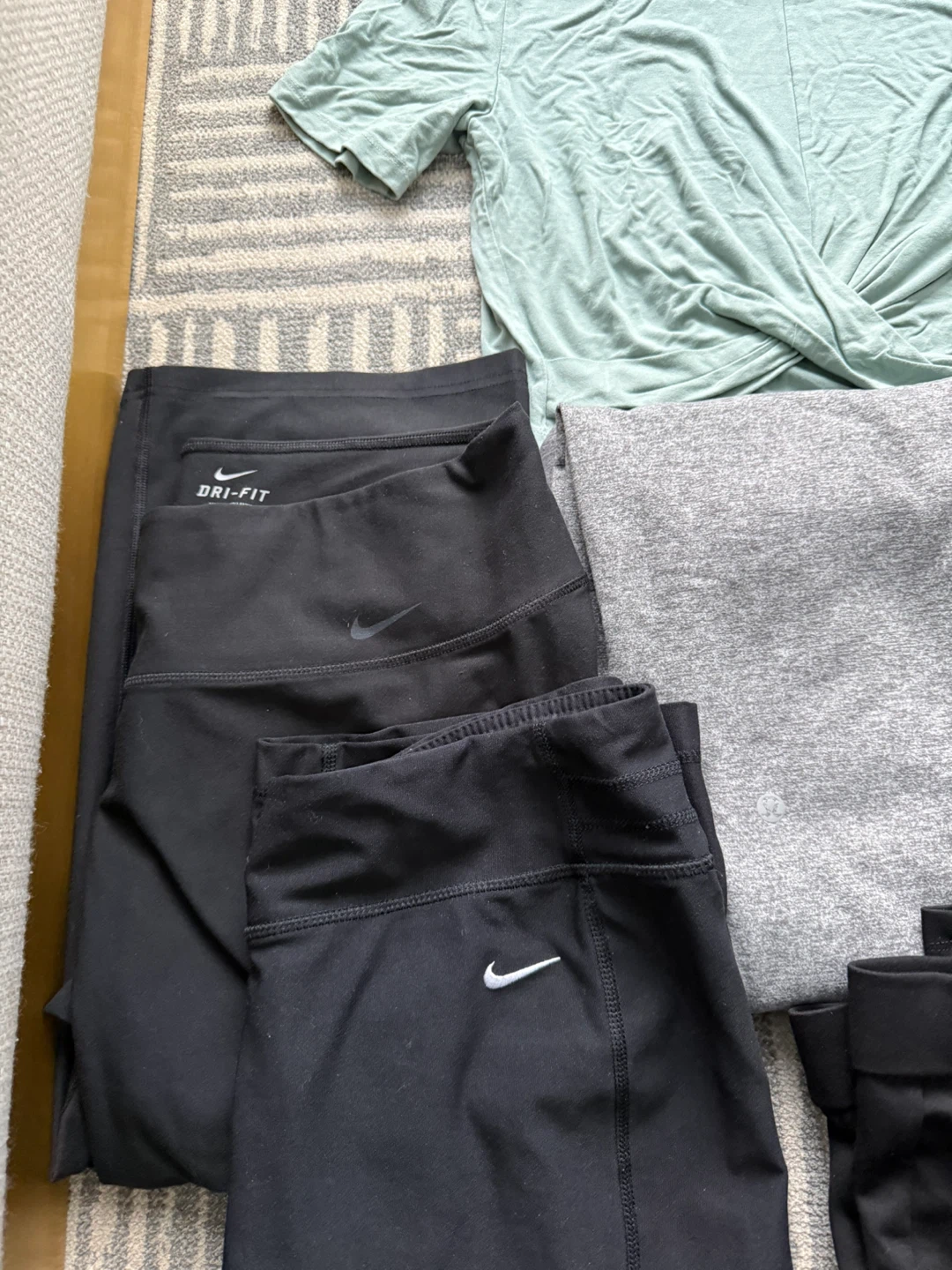 Women's Athleisure Bundle - Nike, Lululemon & More - photo 3