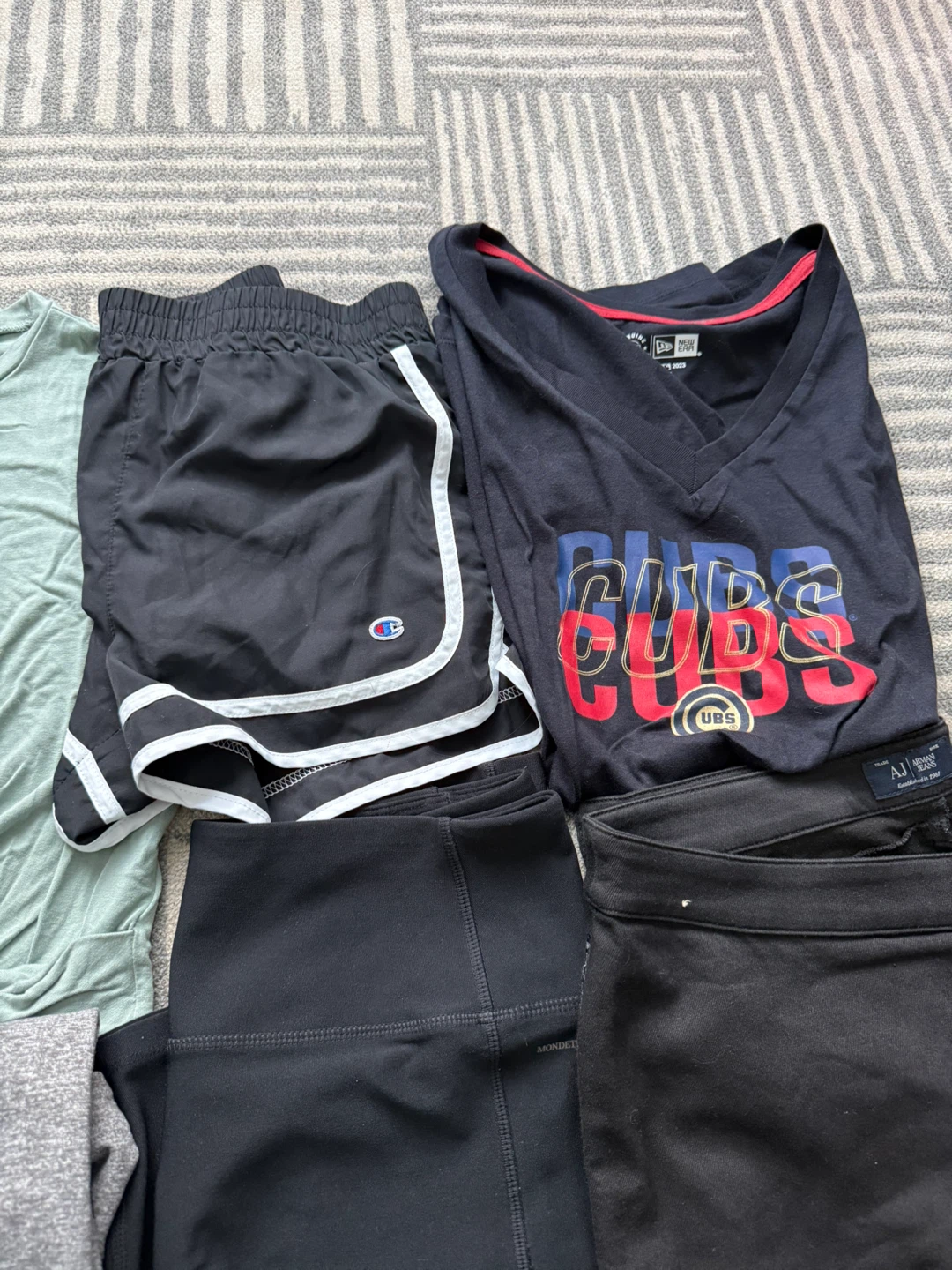 Women's Athleisure Bundle - Nike, Lululemon & More - photo 5