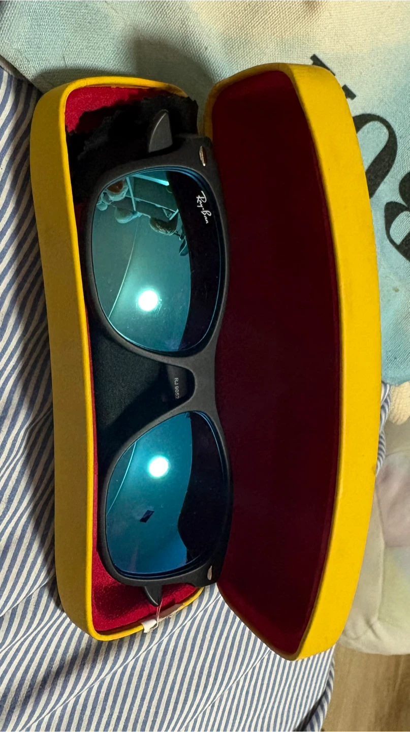 Ray-Ban Sunglasses with Blue Lenses and Yellow Case - photo 2