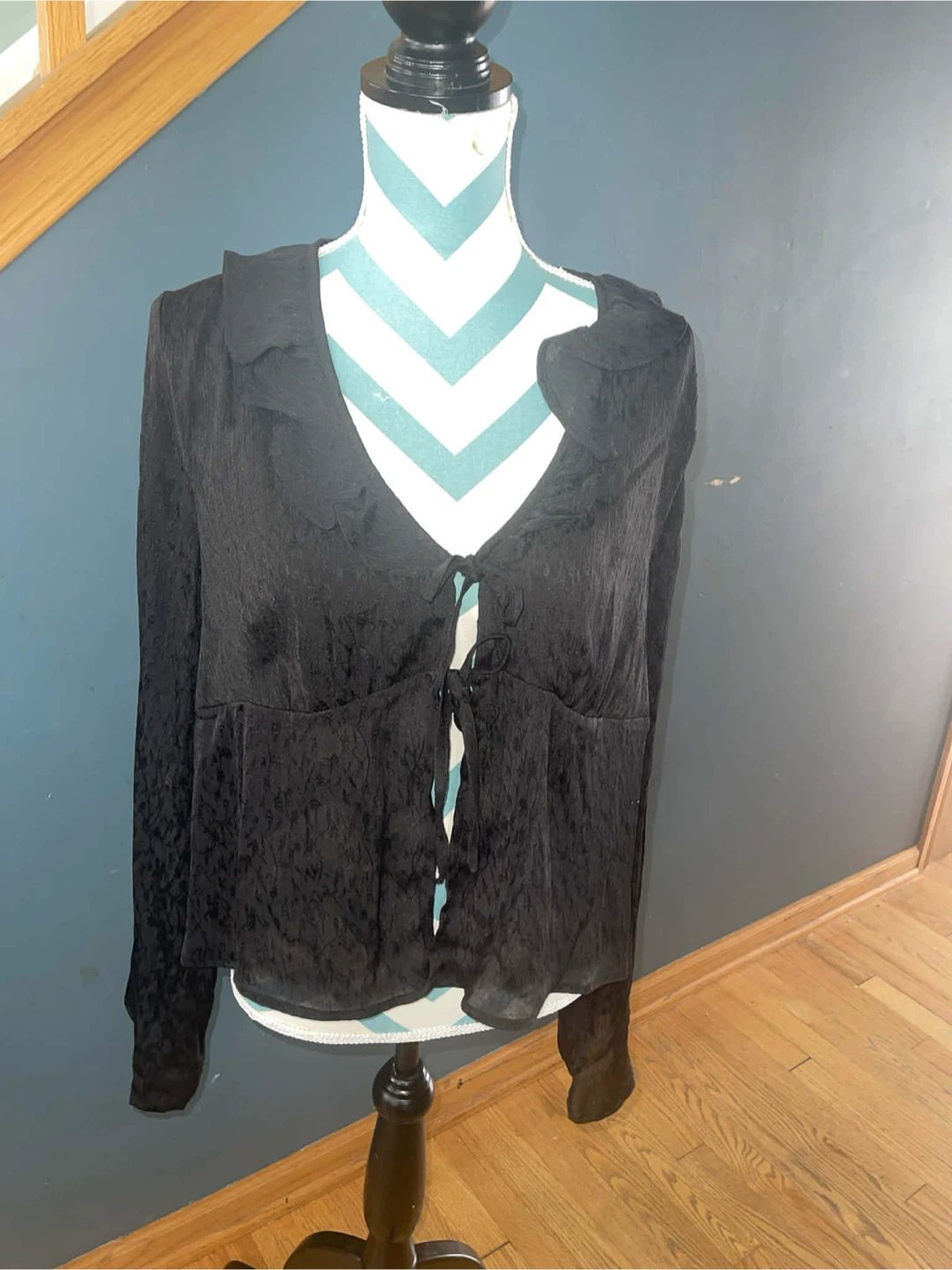 No Boundaries Black Ruffle Tie Front Long Sleeve Blouse - photo 4