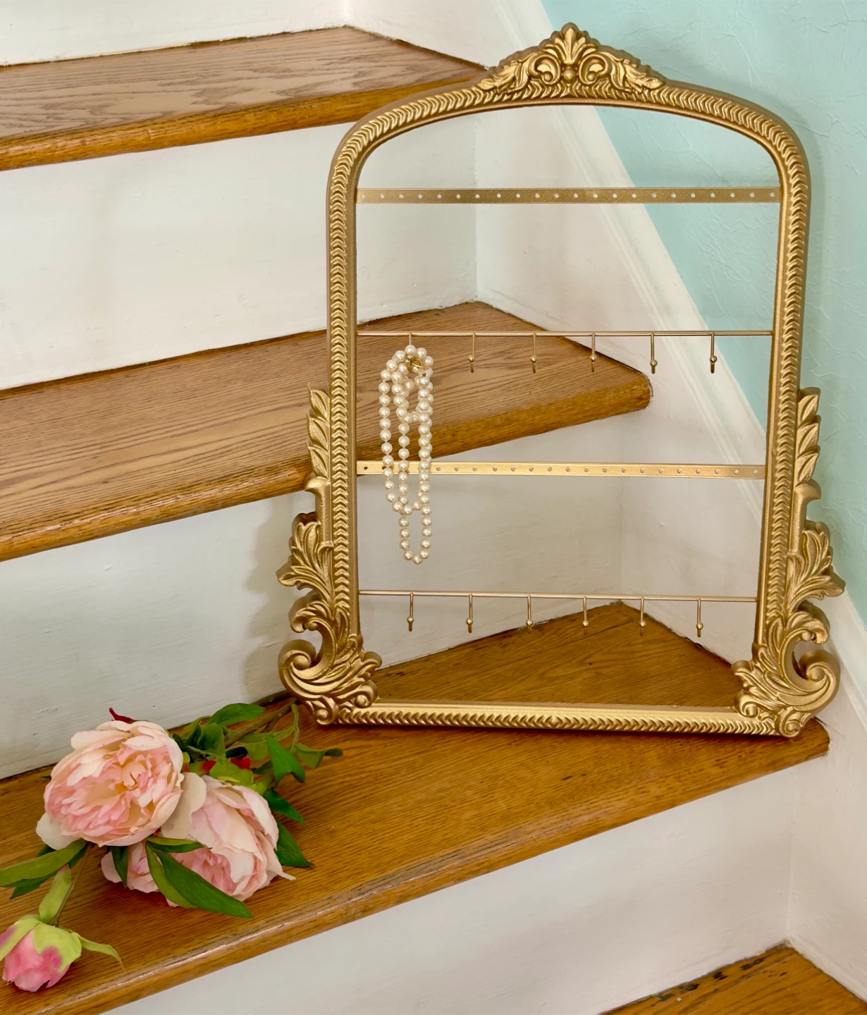 GOLD ORNATE JEWELRY HOLDER