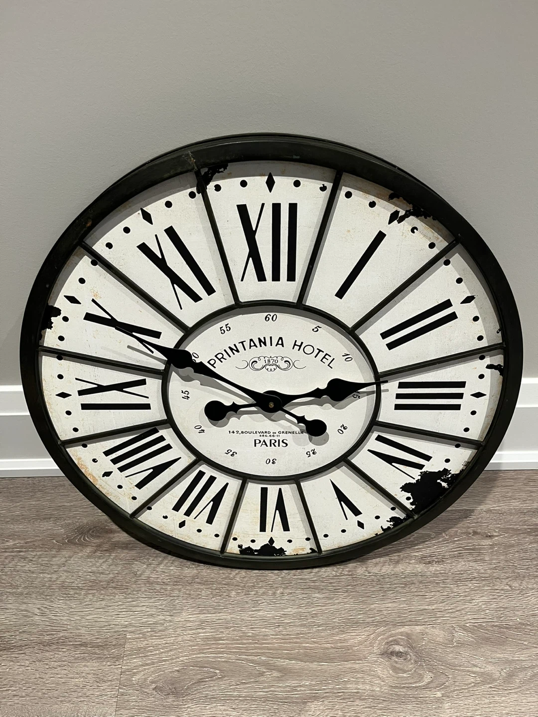 Large Vintage-Looking Wall Clock - photo 2