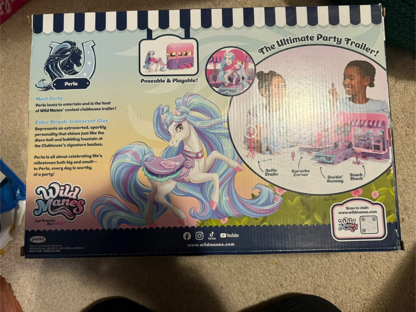 Wild Manes Perla's Ultimate Party Trailer Playset - photo 2