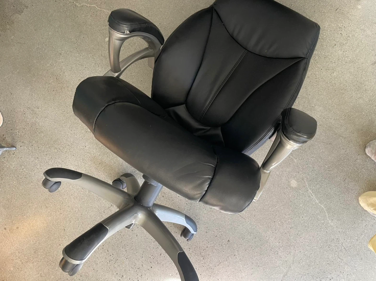 Black Office Chair - photo 2