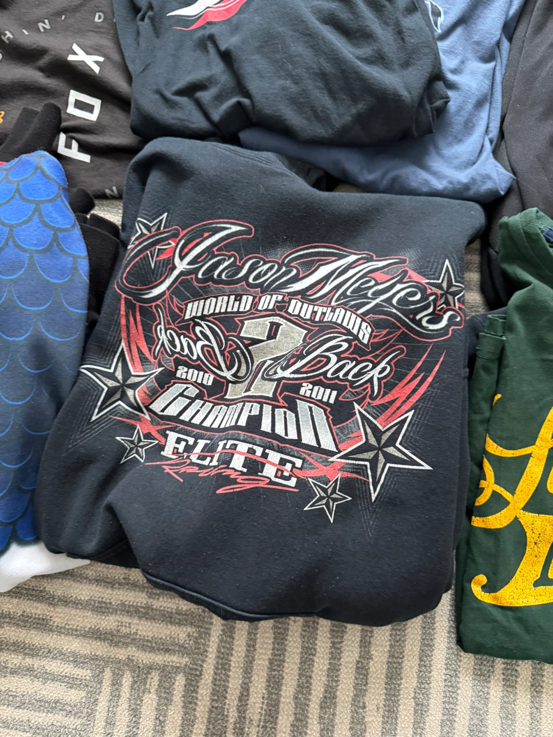Assorted Men's T-shirts and Sweatshirt Bundle - photo 3