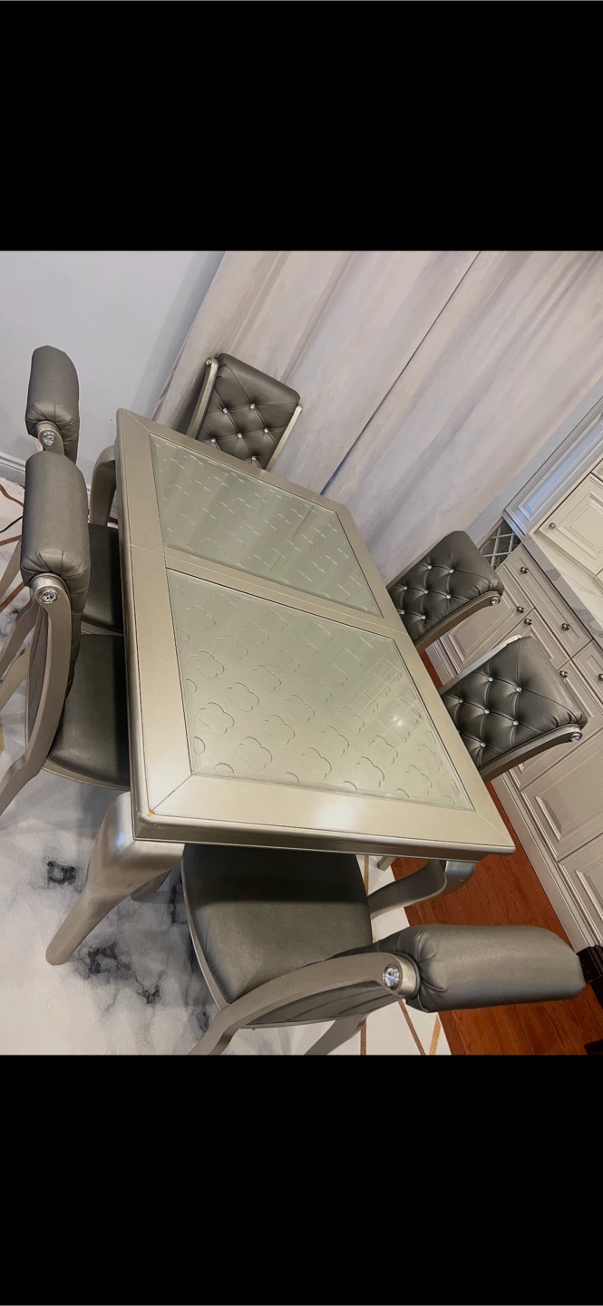 Dining Table and chairs for sale. Need gone (Read description)