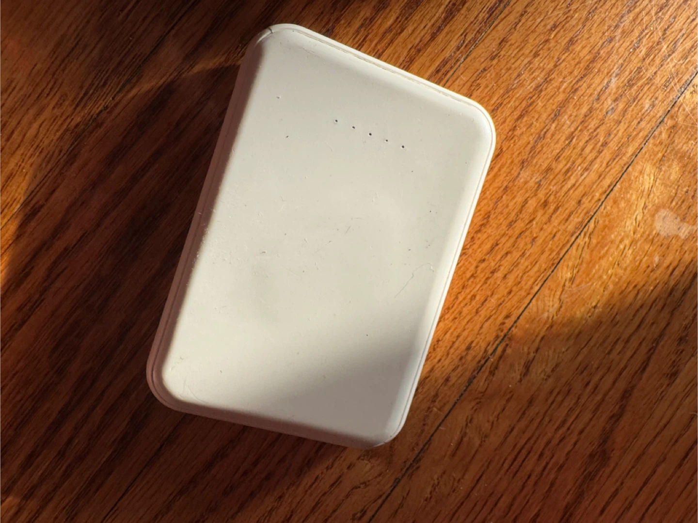Portable Magnetic Wireless Battery Charger - photo 2