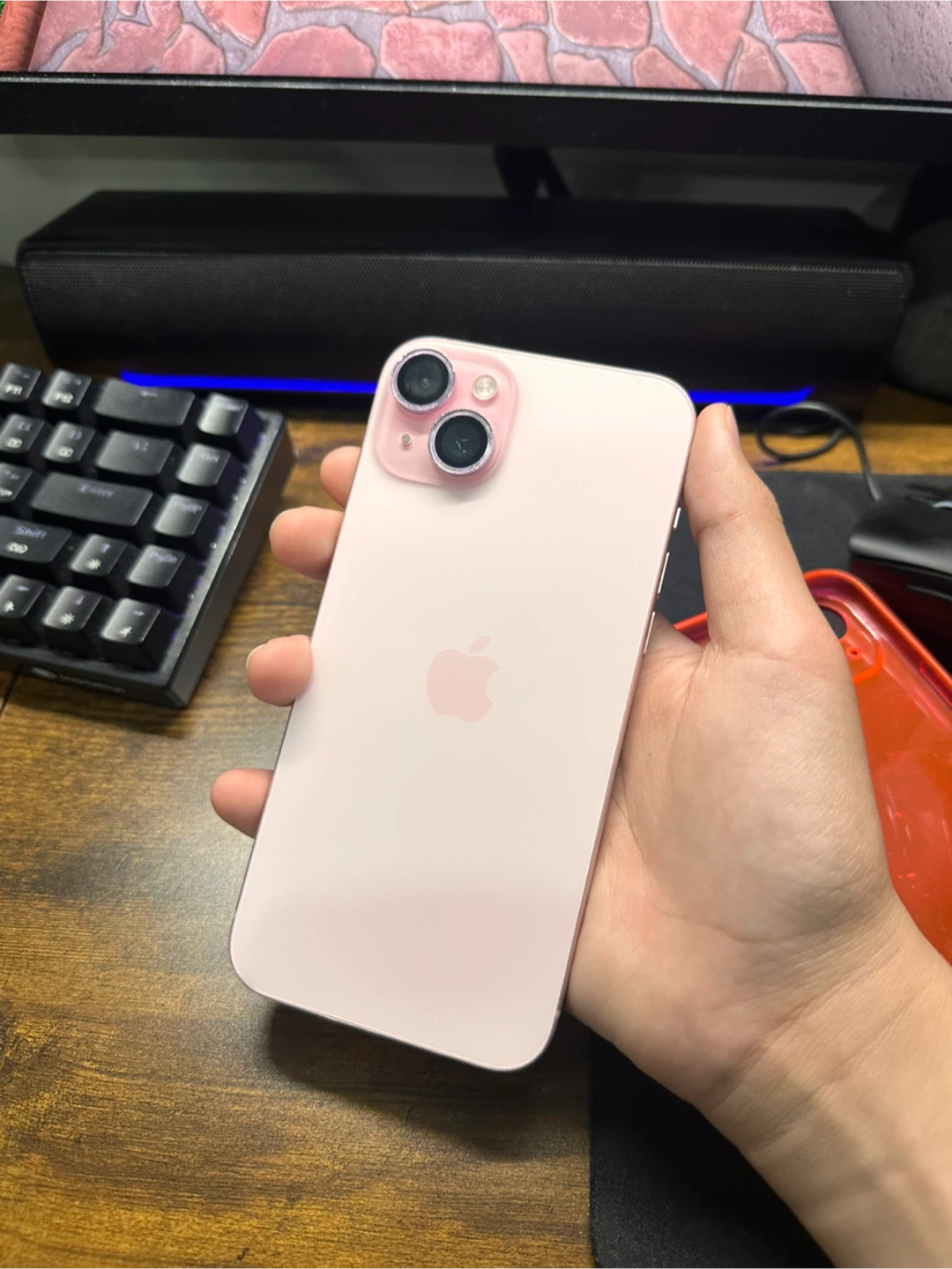iPhone 15 Plus - photo 2