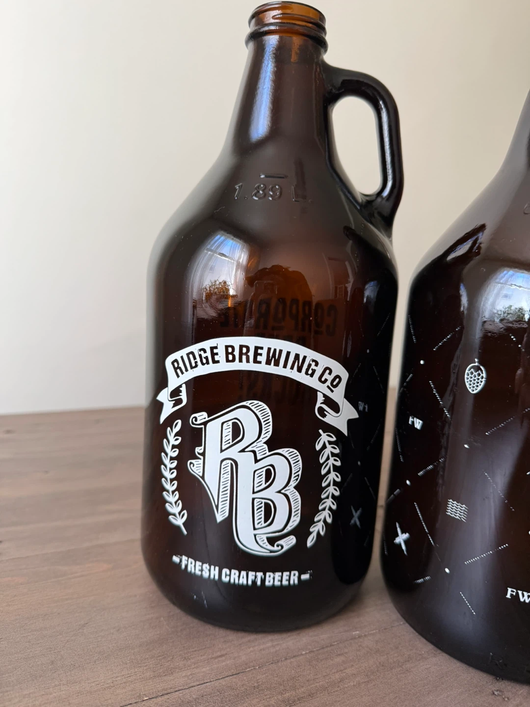 Large glass growlers x3 - photo 2