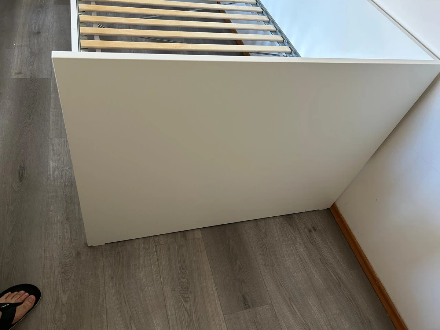 White Modern Daybed Frame with Slats - photo 5