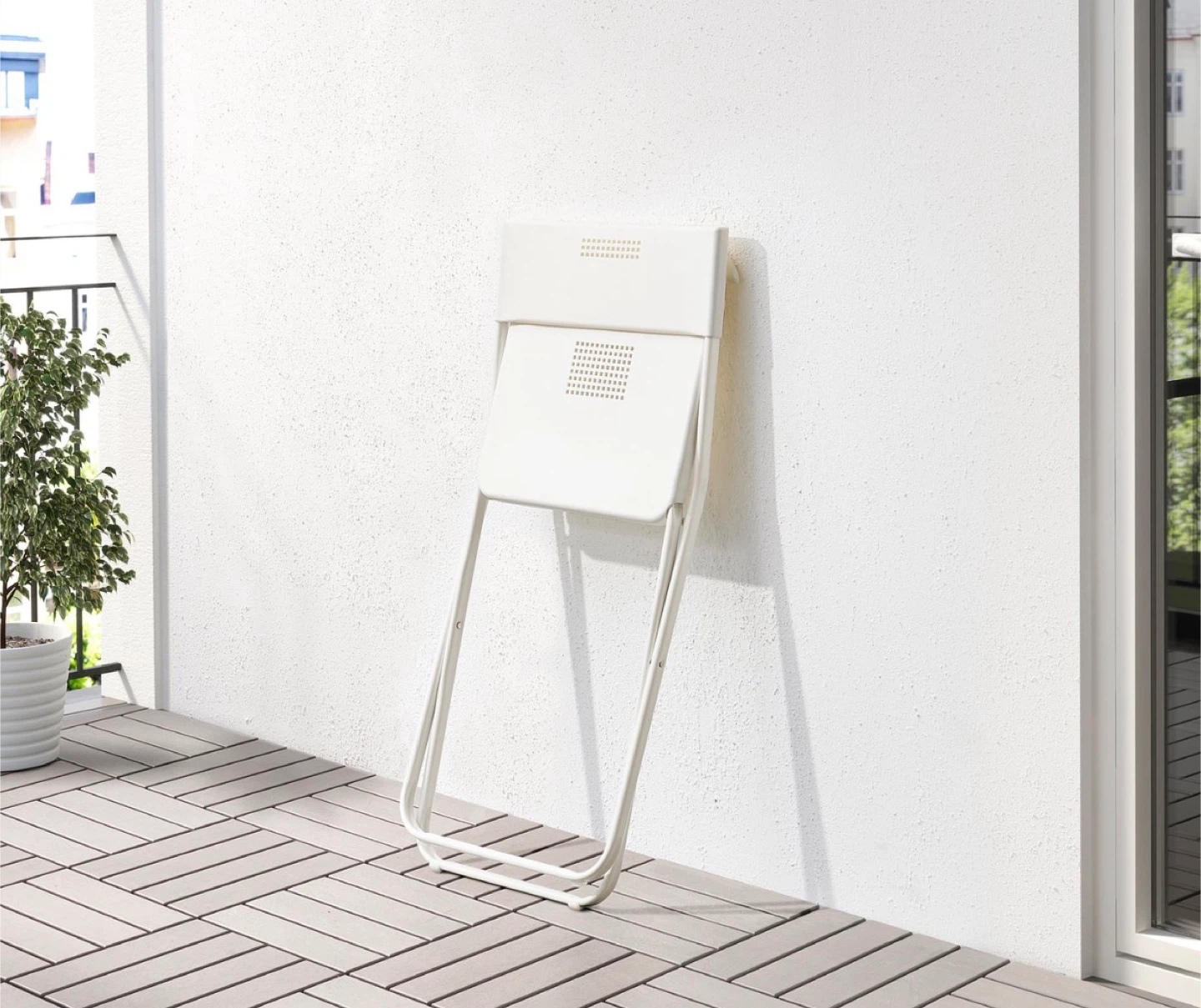 2 IKEA Folding Chairs - White - Space Saving - photo 2