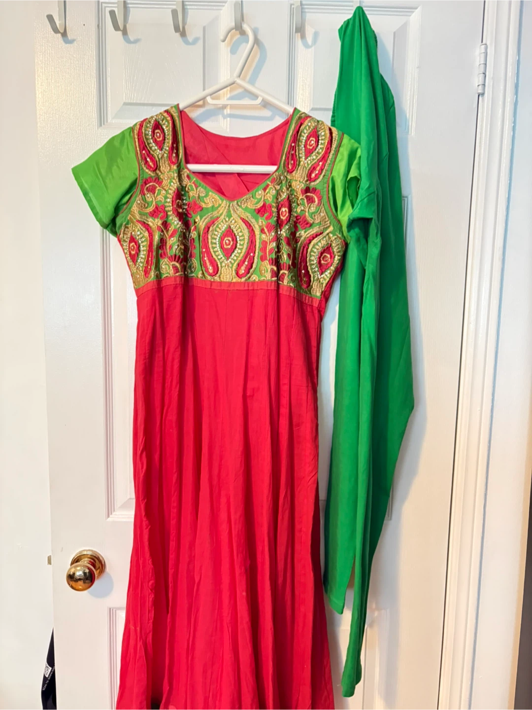 Women's Embroidered Red and Green Kurti Set - photo 2