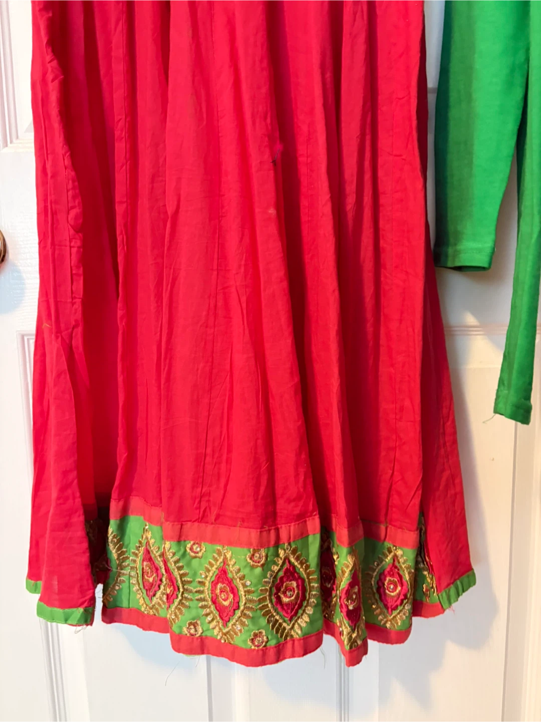 Women's Embroidered Red and Green Kurti Set - photo 3