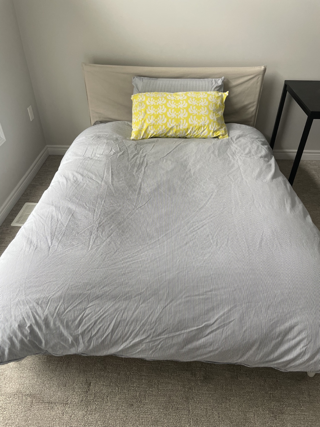 IKEA FJÄLLBRÄCKA Full/Queen Duvet with Duck Feathers